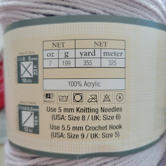 Yarn Bee 4 cakes 🎂 - Picture 3 of 6